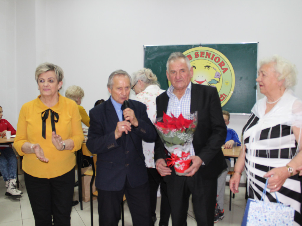 Seniorzy z Pogodnego Uśmiechu zatańczyli