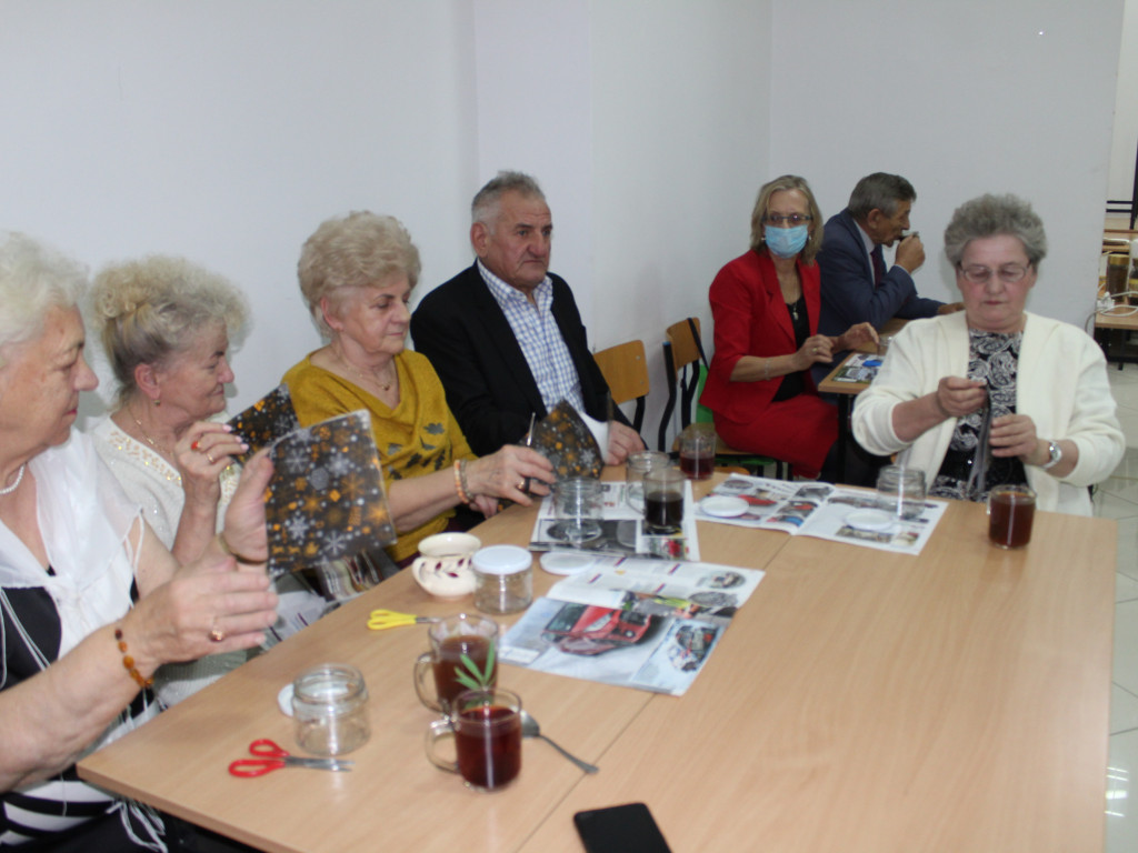 Seniorzy z Pogodnego Uśmiechu zatańczyli