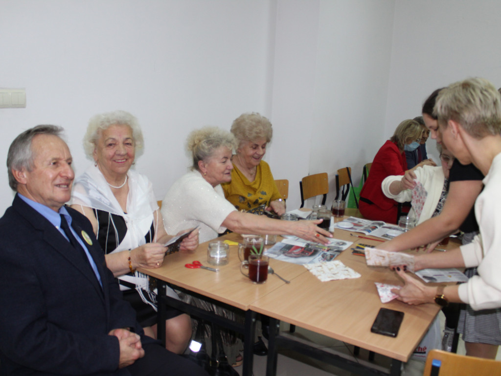 Seniorzy z Pogodnego Uśmiechu zatańczyli