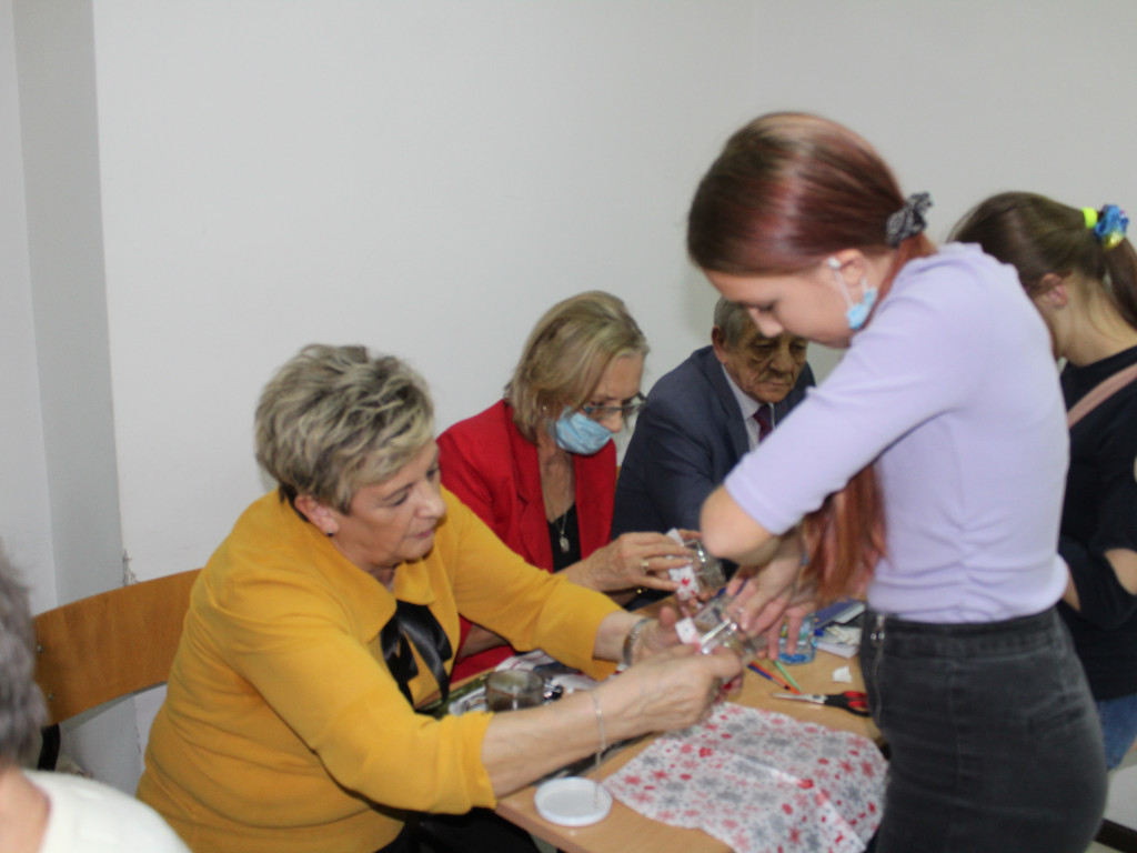 Seniorzy z Pogodnego Uśmiechu zatańczyli