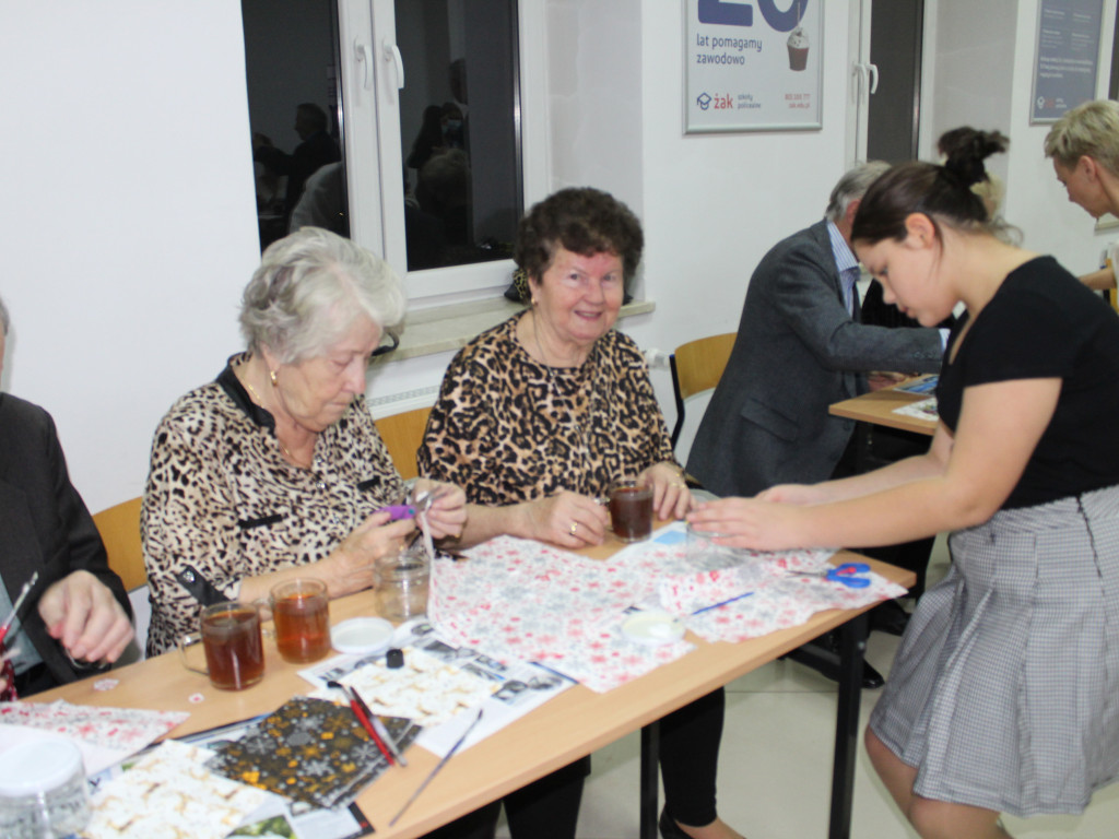 Seniorzy z Pogodnego Uśmiechu zatańczyli