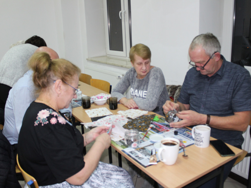 Seniorzy z Pogodnego Uśmiechu zatańczyli