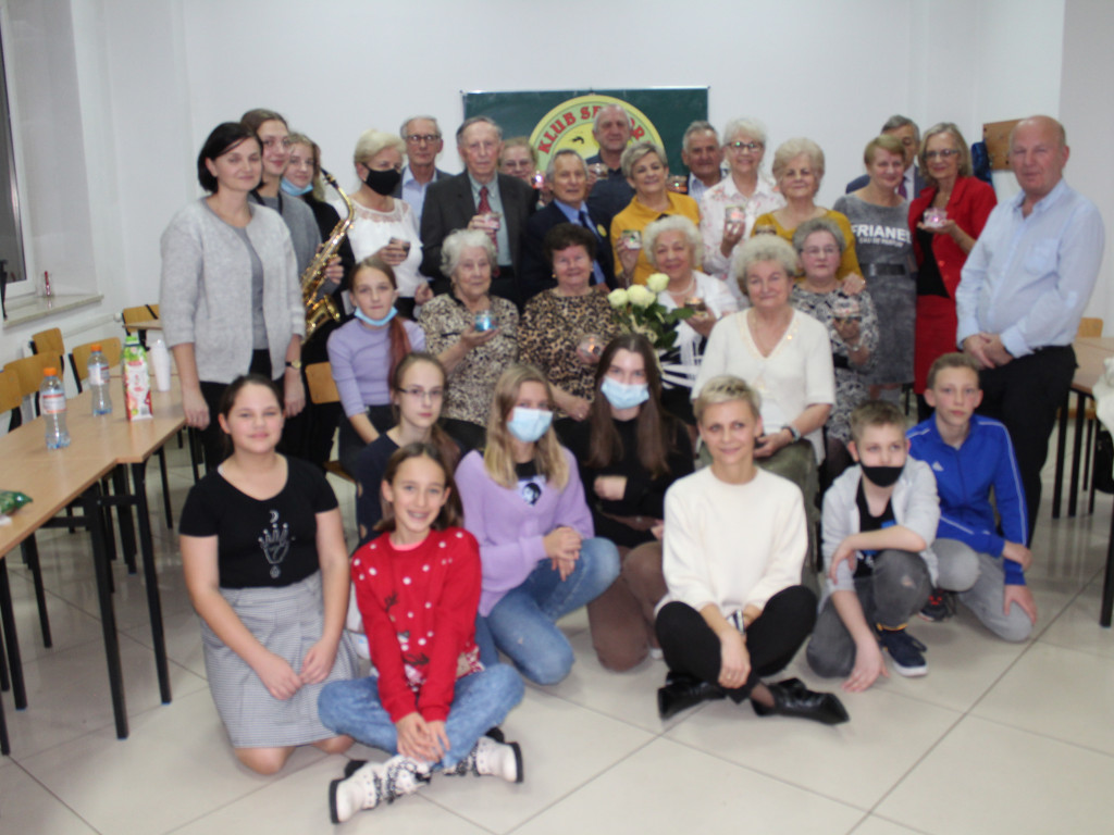 Seniorzy z Pogodnego Uśmiechu zatańczyli