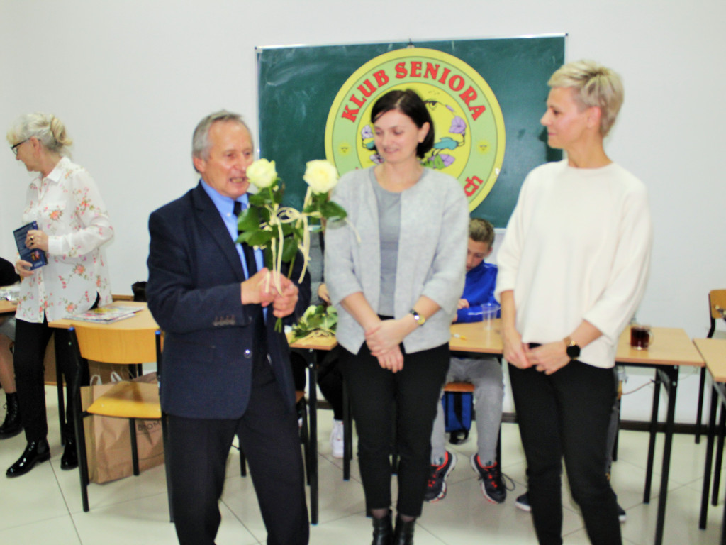 Seniorzy z Pogodnego Uśmiechu zatańczyli