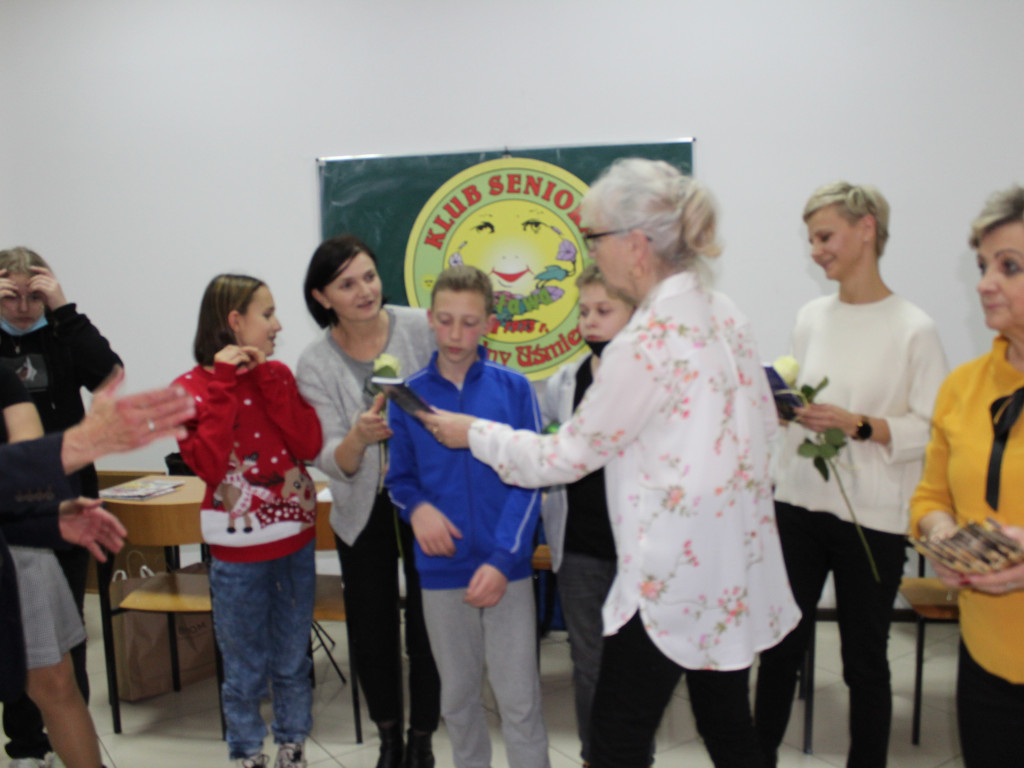 Seniorzy z Pogodnego Uśmiechu zatańczyli