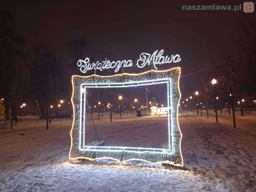 Świąteczne iluminacje w parku