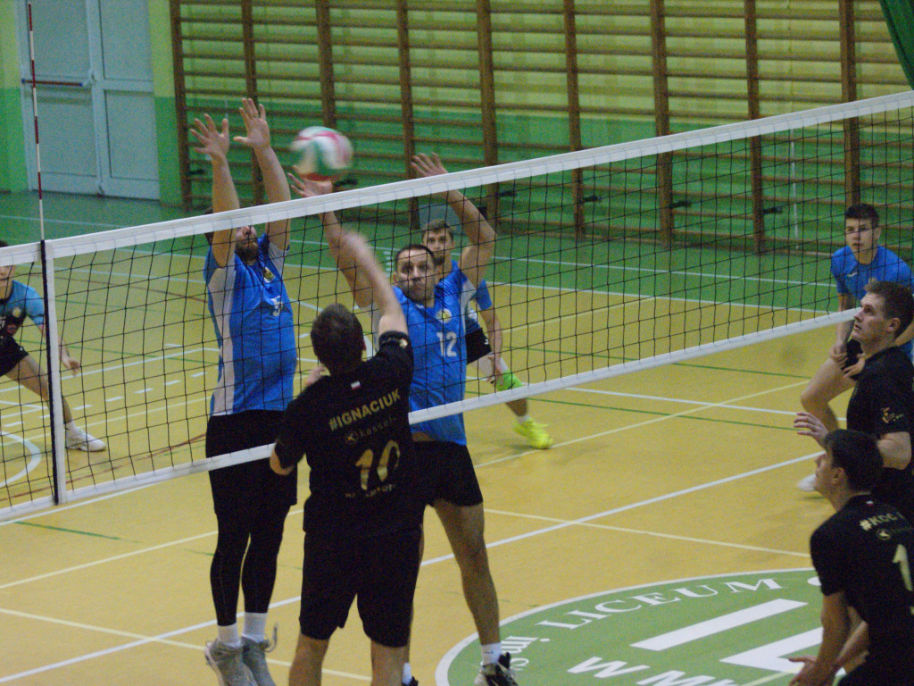 Zawkrze nadal przegrywa. Czołówka za mocna