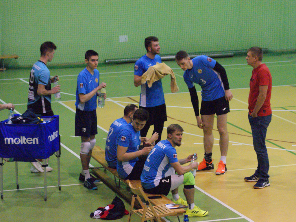 Zawkrze nadal przegrywa. Czołówka za mocna