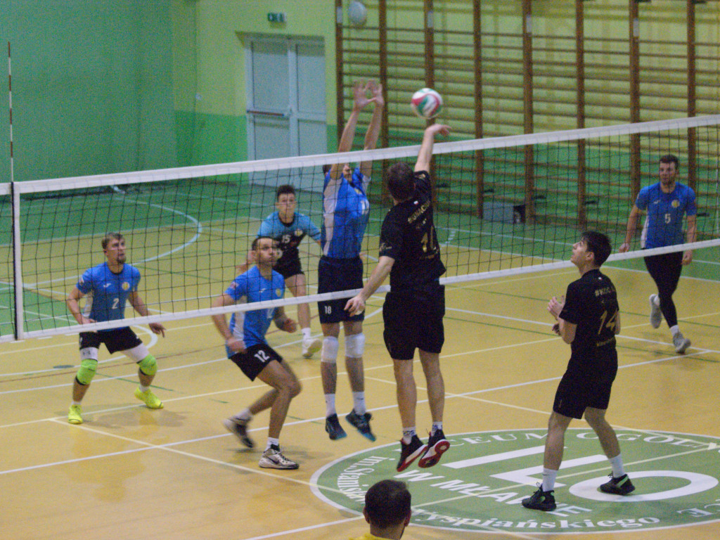 Zawkrze nadal przegrywa. Czołówka za mocna