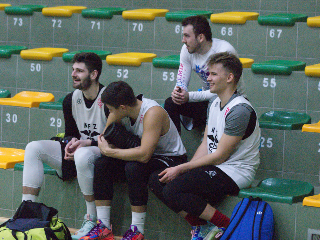 Rzut Bierwagena równo z syreną. Trójki dla Urbanka