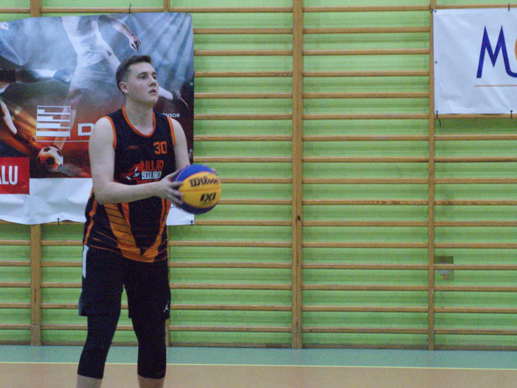 Rzut Bierwagena równo z syreną. Trójki dla Urbanka