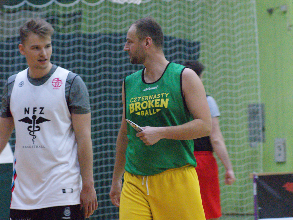 Rzut Bierwagena równo z syreną. Trójki dla Urbanka