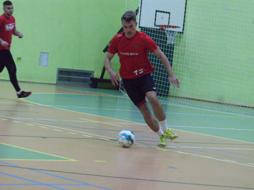 Mławianka z głównym trofeum. Młodzież na podium