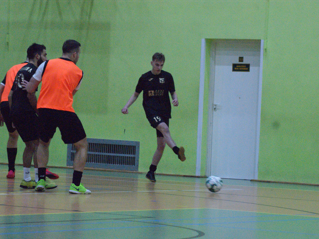 Mławianka z głównym trofeum. Młodzież na podium