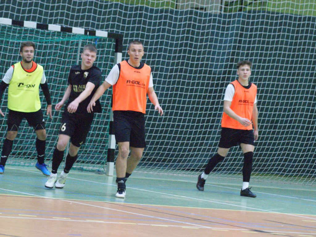 Mławianka z głównym trofeum. Młodzież na podium