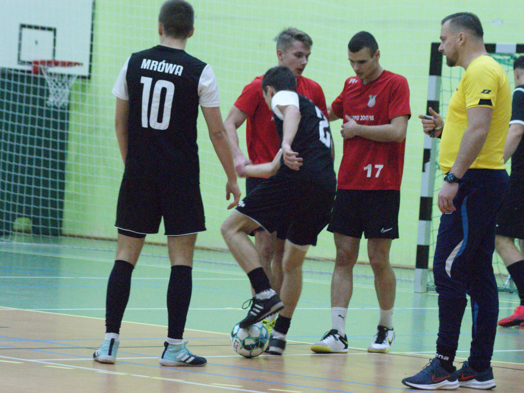 Mławianka z głównym trofeum. Młodzież na podium
