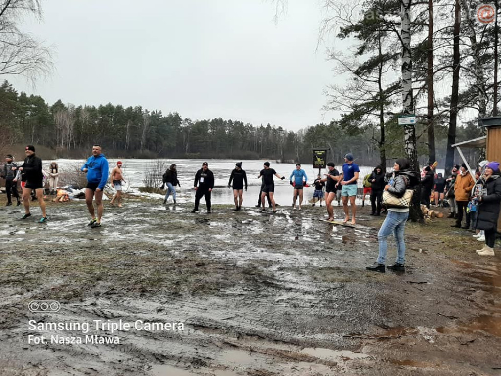 WOŚP. Morsowanie na Krajewie, pokazy i aukcje [ZDJĘCIA i FILMY]