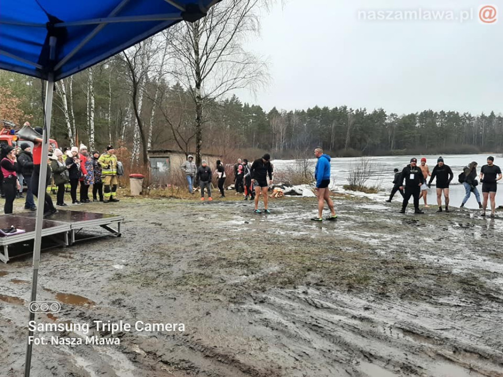 WOŚP. Morsowanie na Krajewie, pokazy i aukcje [ZDJĘCIA i FILMY]