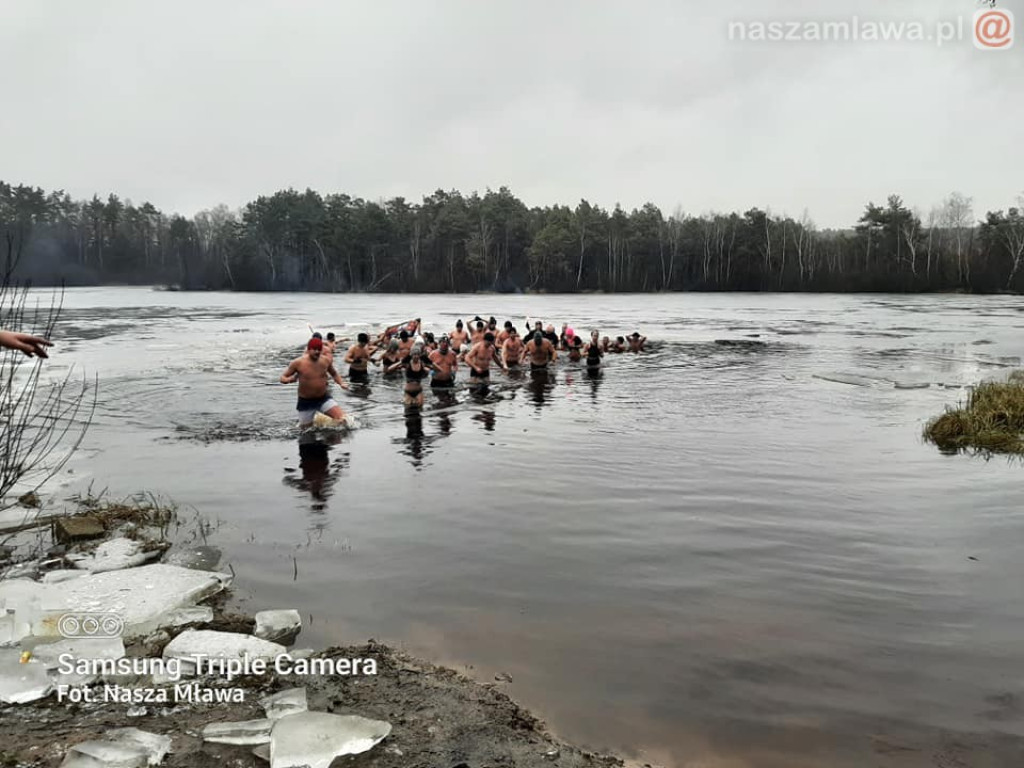 WOŚP. Morsowanie na Krajewie, pokazy i aukcje [ZDJĘCIA i FILMY]