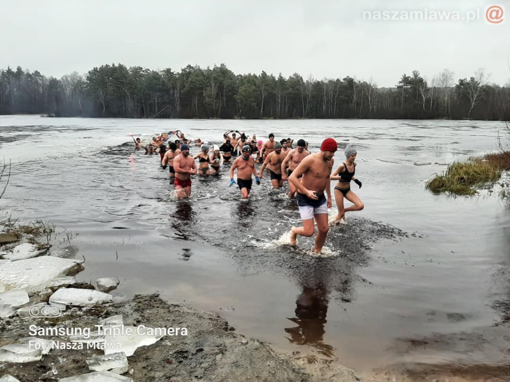 WOŚP. Morsowanie na Krajewie, pokazy i aukcje [ZDJĘCIA i FILMY]