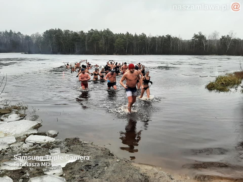 WOŚP. Morsowanie na Krajewie, pokazy i aukcje [ZDJĘCIA i FILMY]