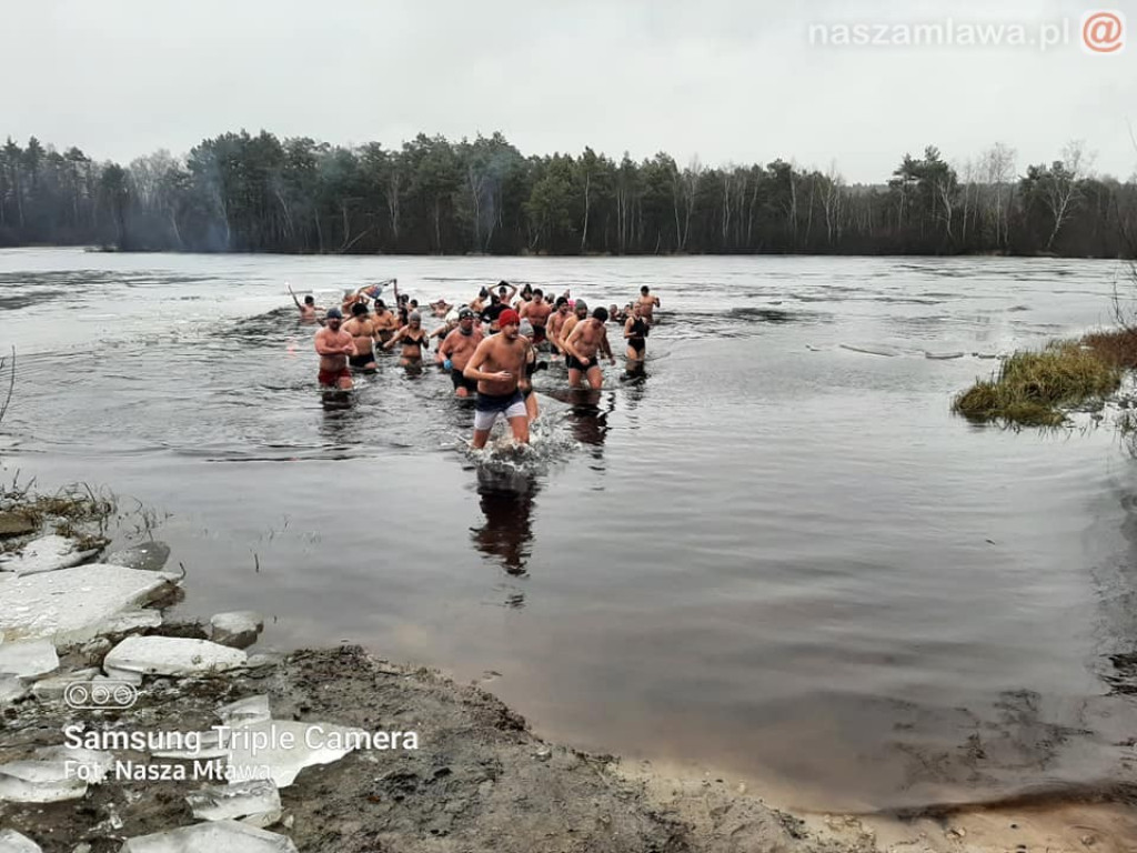 WOŚP. Morsowanie na Krajewie, pokazy i aukcje [ZDJĘCIA i FILMY]