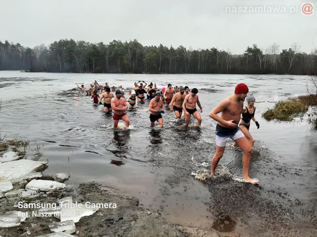 WOŚP. Morsowanie na Krajewie, pokazy i aukcje [ZDJĘCIA i FILMY]