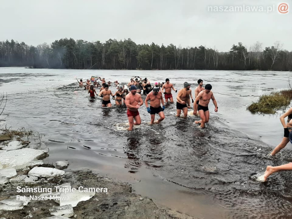 WOŚP. Morsowanie na Krajewie, pokazy i aukcje [ZDJĘCIA i FILMY]