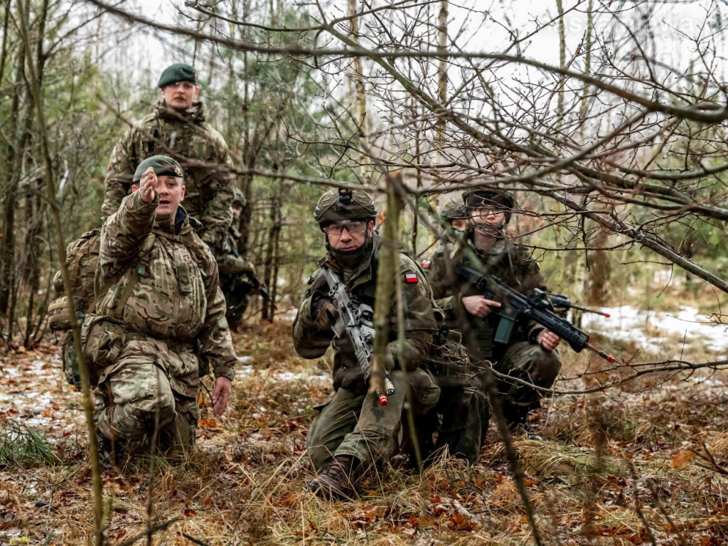 Żołnierze na szkoleniu z Brytyjczykami