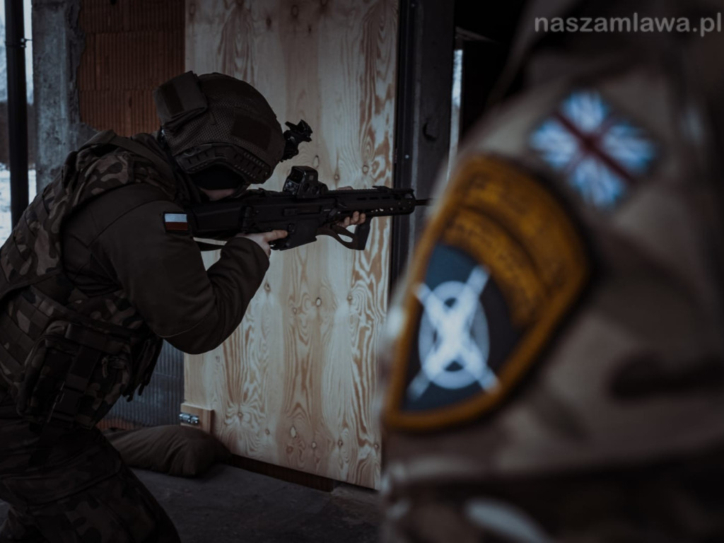 Żołnierze na szkoleniu z Brytyjczykami