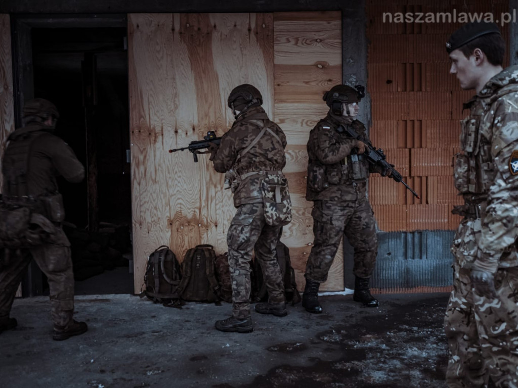 Żołnierze na szkoleniu z Brytyjczykami