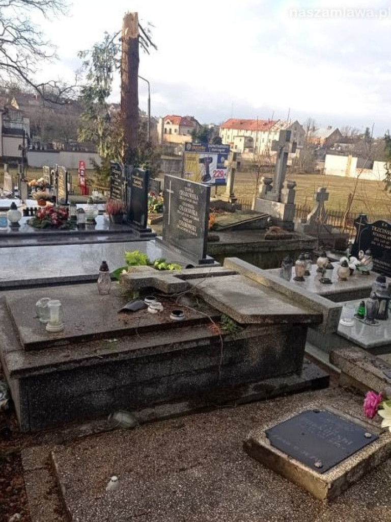 Duże zniszczenia na cmentarzu (Zdjęcia)