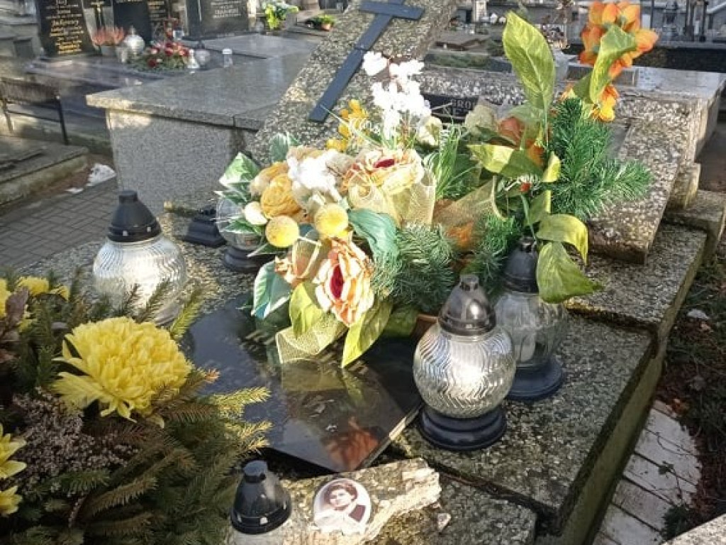 Duże zniszczenia na cmentarzu (Zdjęcia)