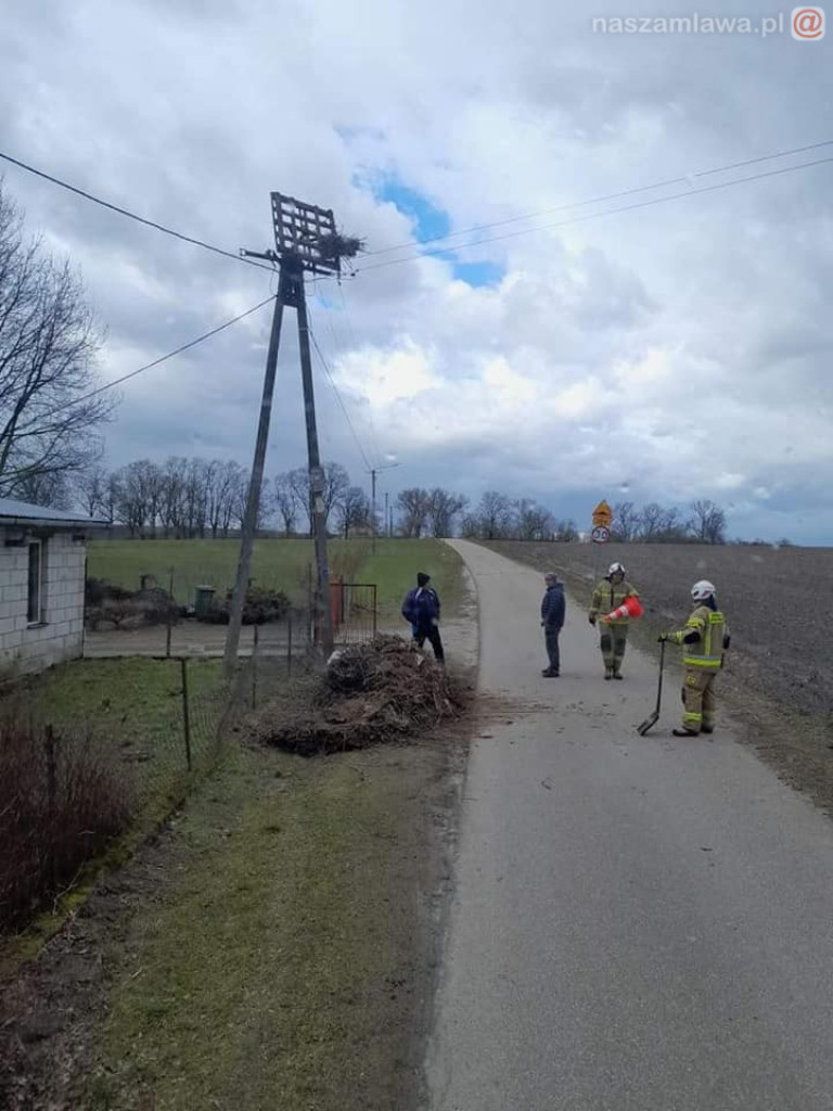 ZDJĘCIA zniszczeń i interwencji strażackich nadesłane przez czytelników