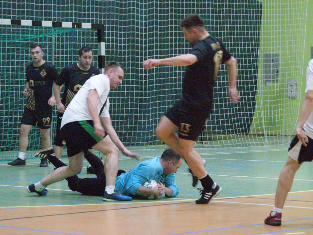 Strażacy kończą na piątkę. Rogalski z koroną