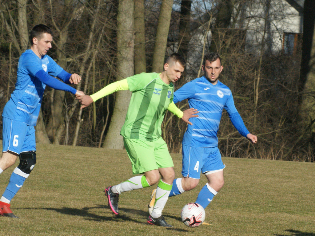 Po punkcie w derbach. Walkower dla Konopek