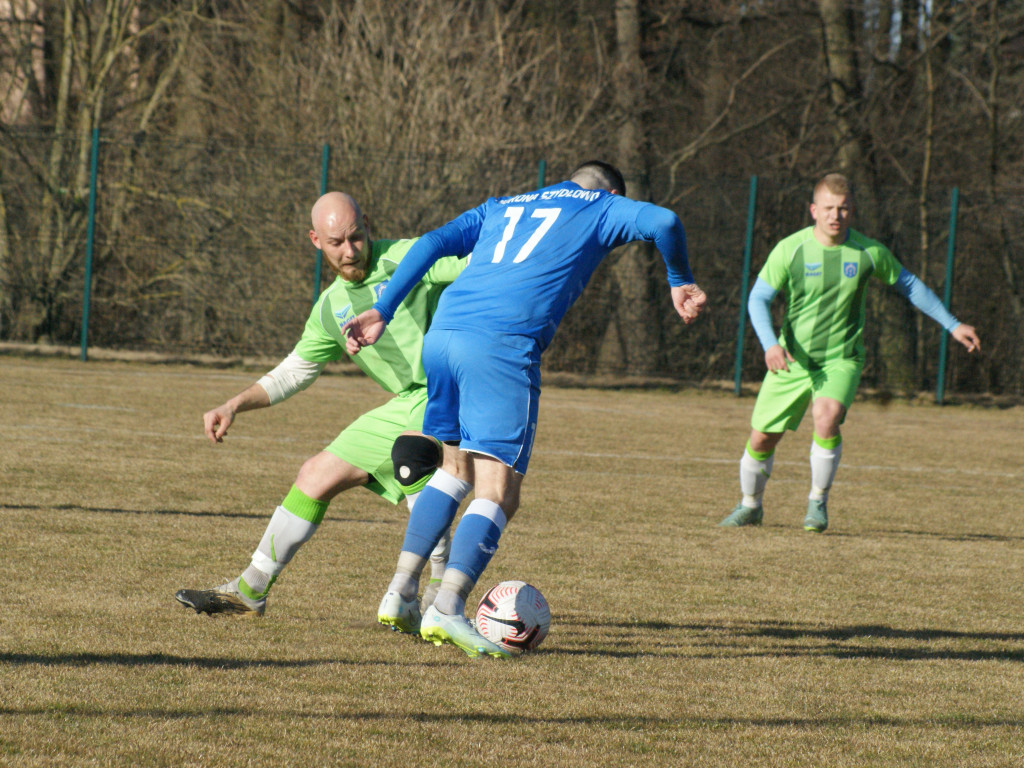 Po punkcie w derbach. Walkower dla Konopek