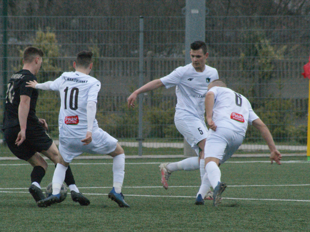 Tuzin goli z outsiderem.  Dwucyfrówka Mławianki