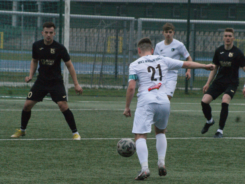 Tuzin goli z outsiderem.  Dwucyfrówka Mławianki