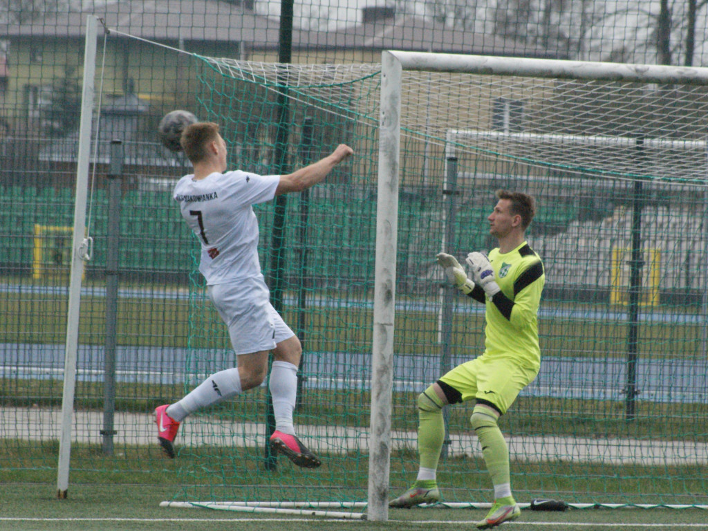 Tuzin goli z outsiderem.  Dwucyfrówka Mławianki