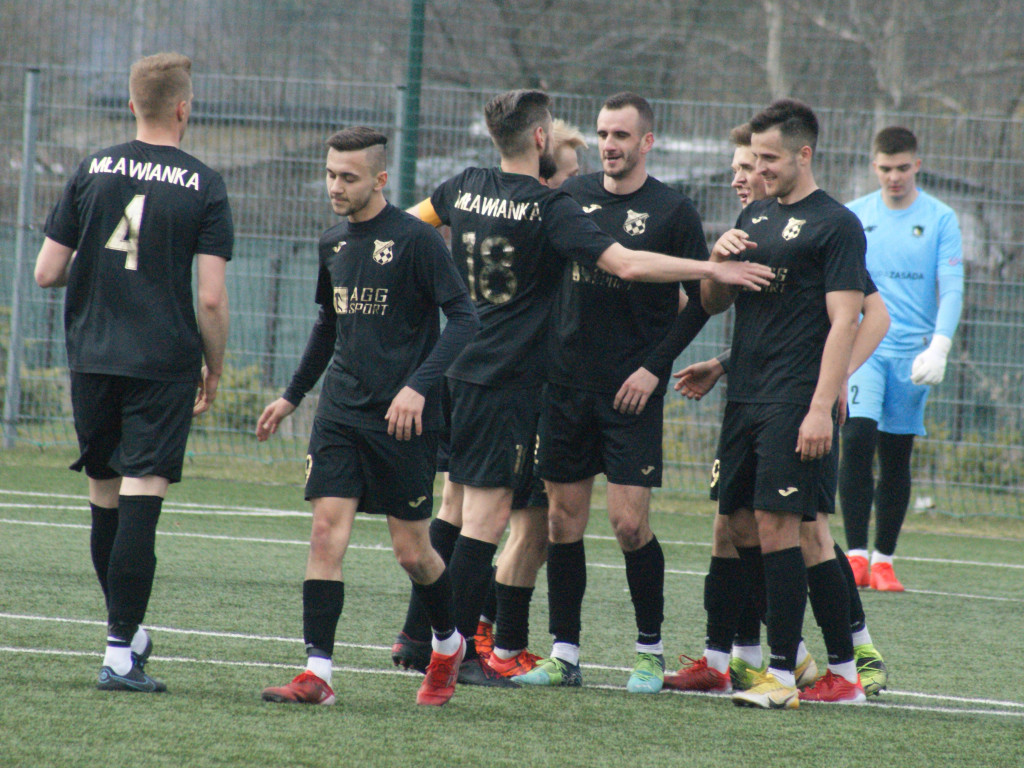 Tuzin goli z outsiderem.  Dwucyfrówka Mławianki