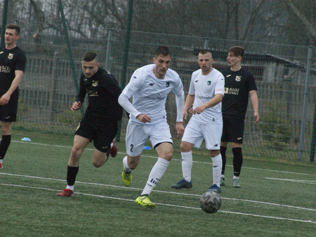 Tuzin goli z outsiderem.  Dwucyfrówka Mławianki