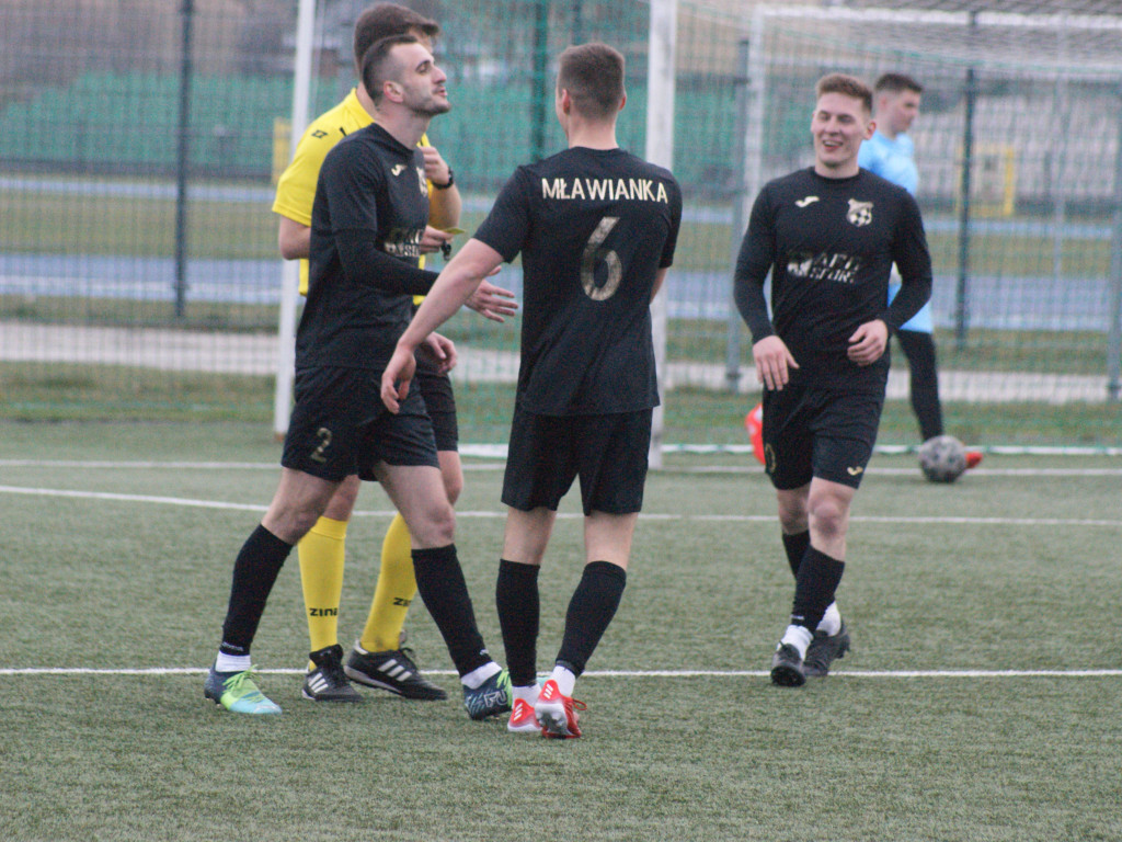 Tuzin goli z outsiderem.  Dwucyfrówka Mławianki