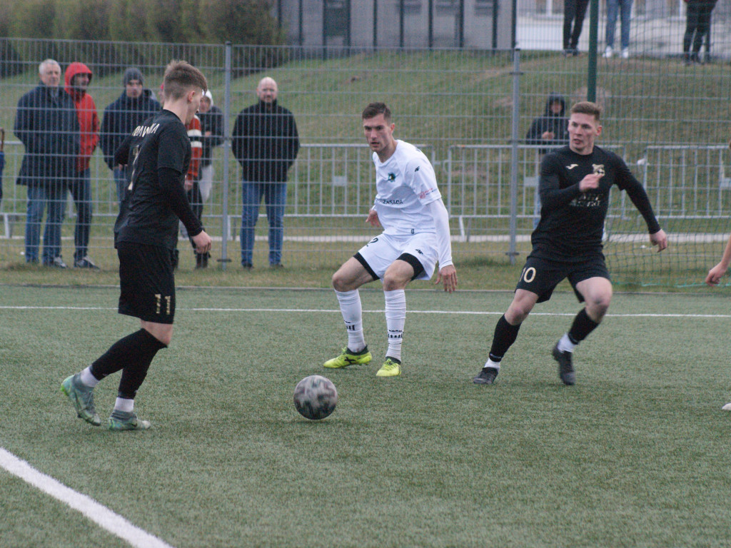 Tuzin goli z outsiderem.  Dwucyfrówka Mławianki