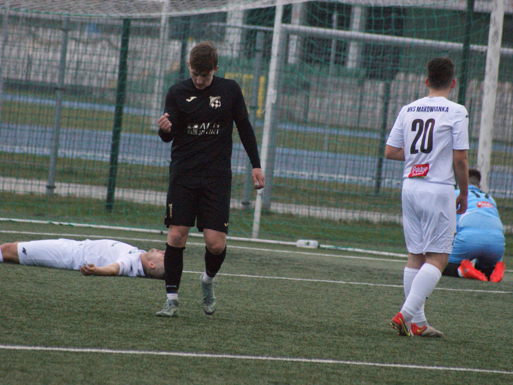 Tuzin goli z outsiderem.  Dwucyfrówka Mławianki