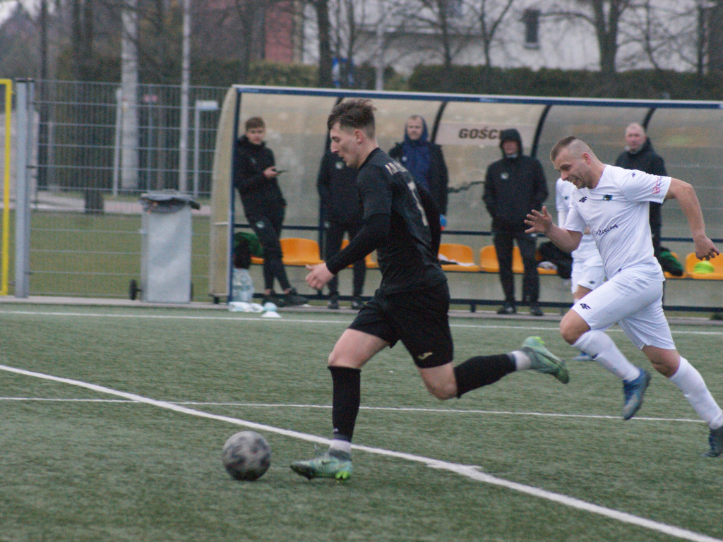 Tuzin goli z outsiderem.  Dwucyfrówka Mławianki