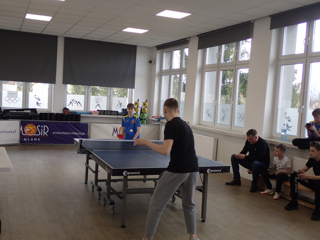 Grochowski wśród dzieci, Sieradzki wśród dorosłych