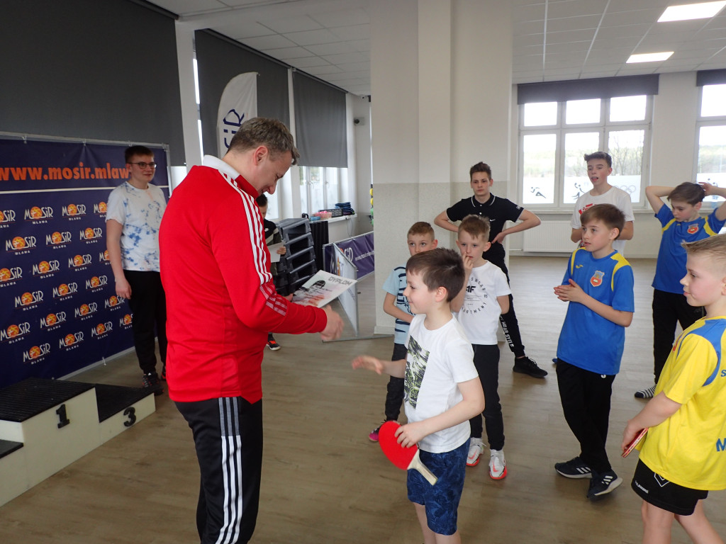 Grochowski wśród dzieci, Sieradzki wśród dorosłych