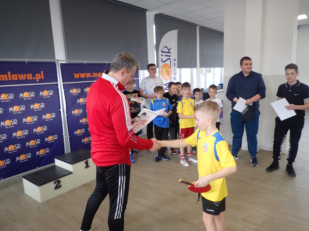 Grochowski wśród dzieci, Sieradzki wśród dorosłych