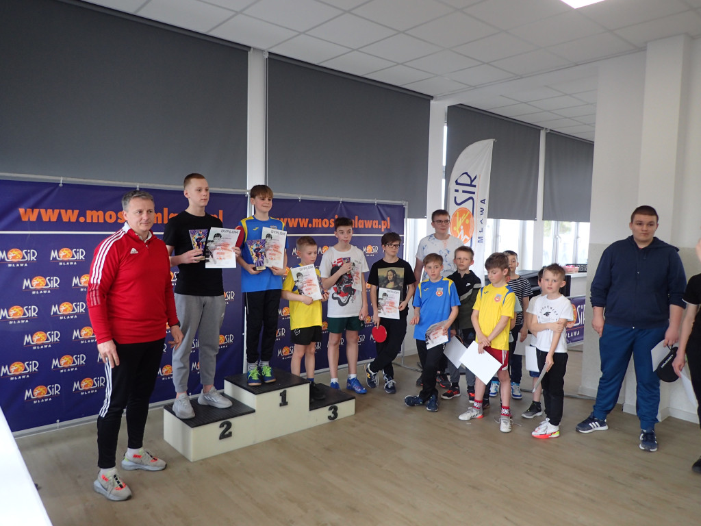 Grochowski wśród dzieci, Sieradzki wśród dorosłych